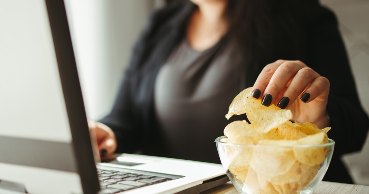 Ungesunder, fettiger Snack (Kartoffelchips)